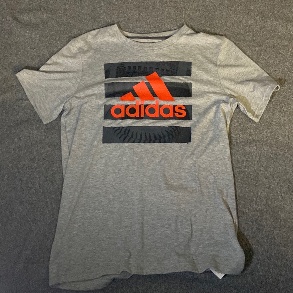 Adidas tee